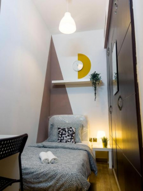 Cozy Corner Partition Room Near Burjuman Metro